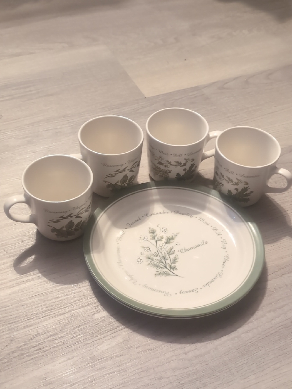 Corelle Coordinates Thymeless Series 4 Cups 2 Salad Plates